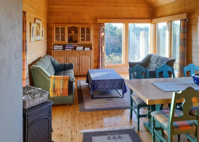 4 Bedroom Stunning In Auklandshamn Tjernagel