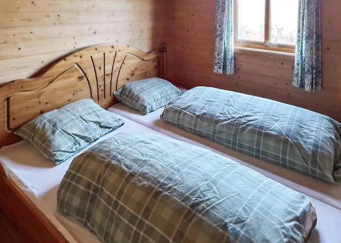 4 Bedroom Stunning In Auklandshamn Hébergement de vacances *